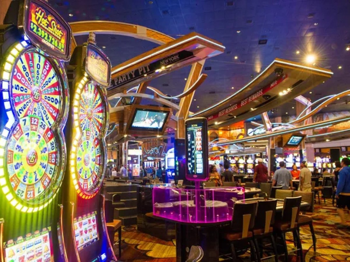 Dreqpilmosa Hotel Casino main entrance and elegant lobby